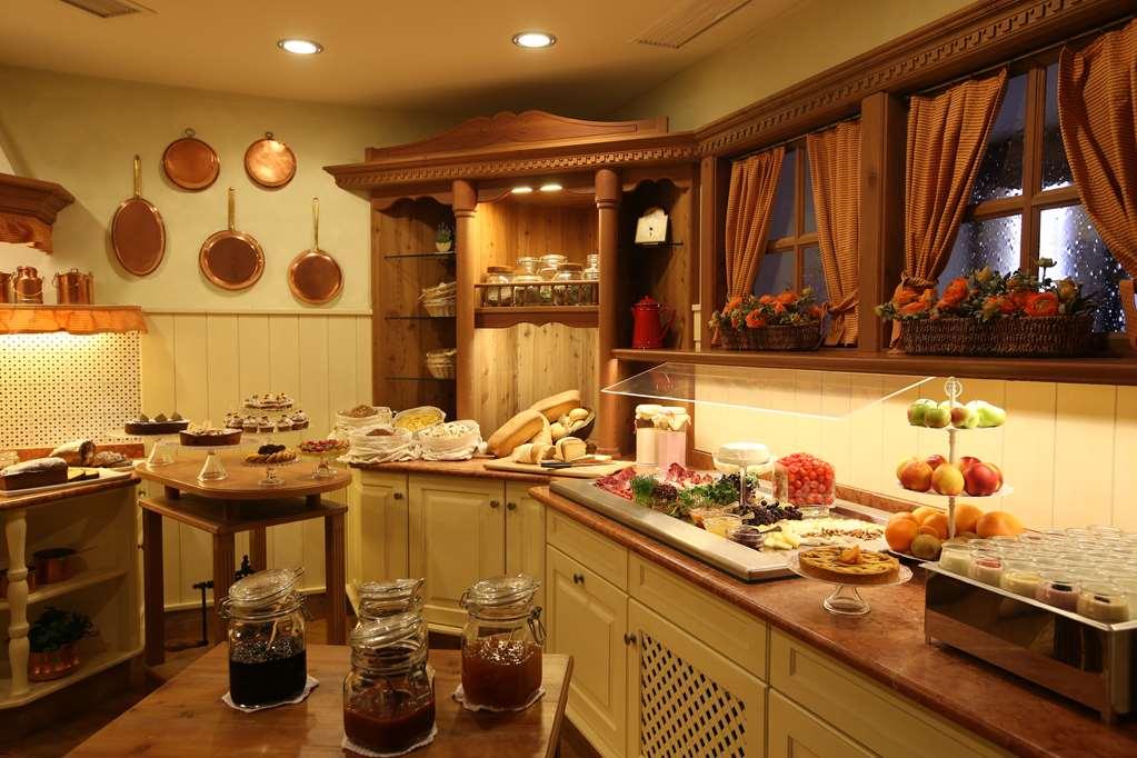 Alpen Suite Hotel Madonna Restaurang bild