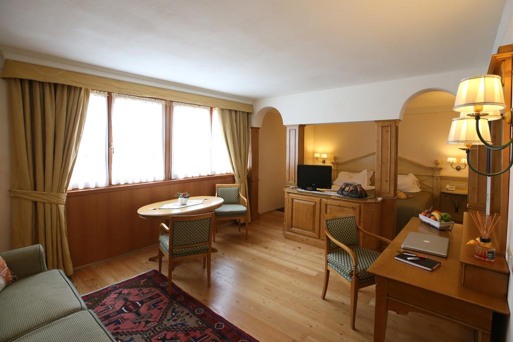Alpen Suite Hotel Madonna Exteriör bild