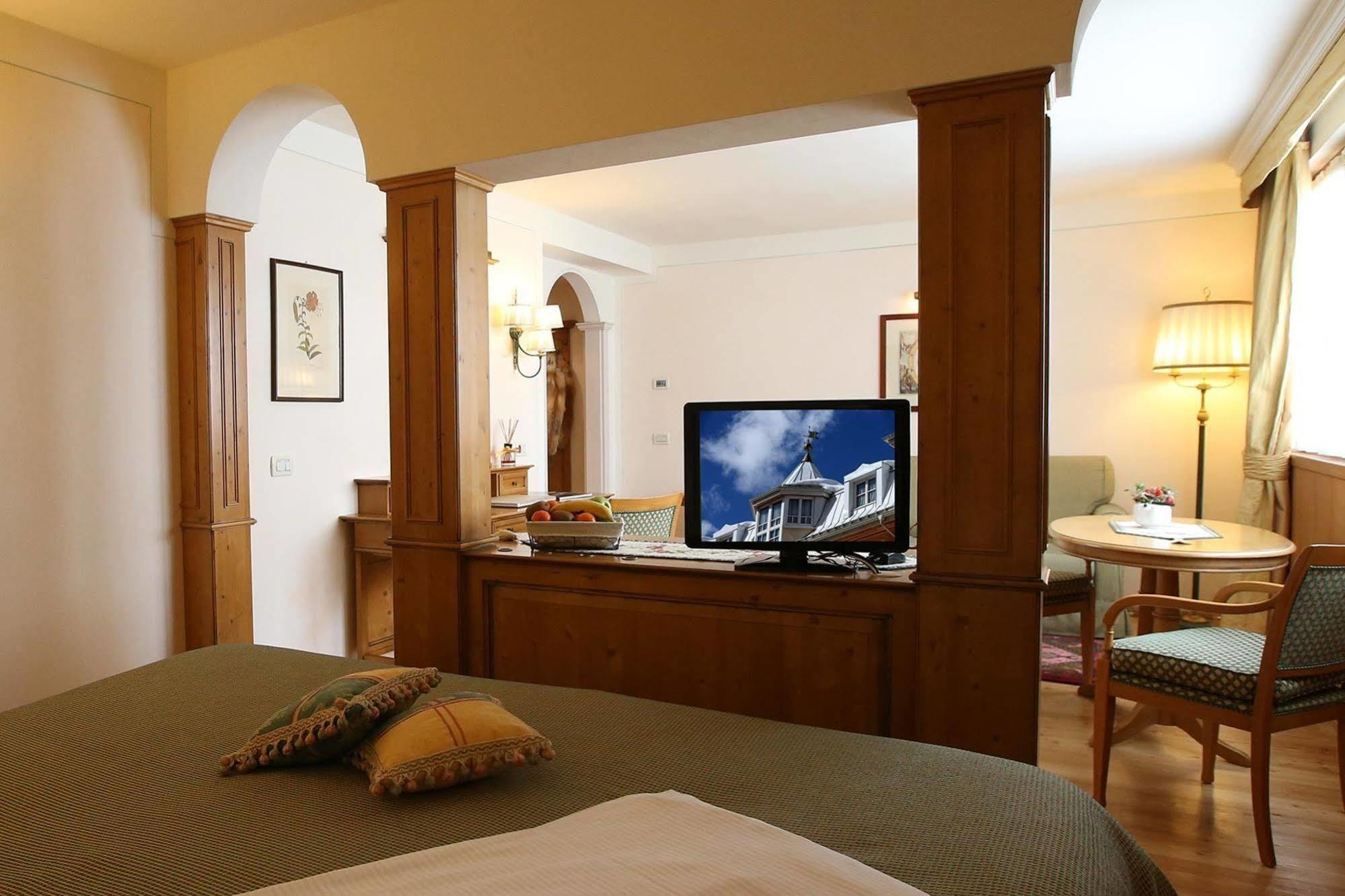 Alpen Suite Hotel Madonna Exteriör bild
